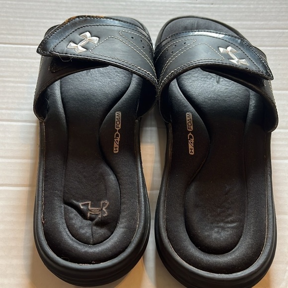 Under armor-4D foam cushion, foot bed, flip-flop, slides, sandals, size 9. Black - Picture 5 of 7